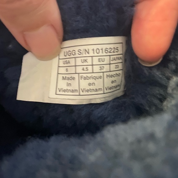 Ugg bow tie in navy blue Women 7 EU/ US 6 - Picture 3 of 5